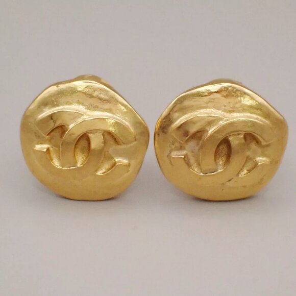 CHANEL CC Logo Button Earrings 95A Clip-On Gold France Vintage 34RK706 - Picture 1 of 9